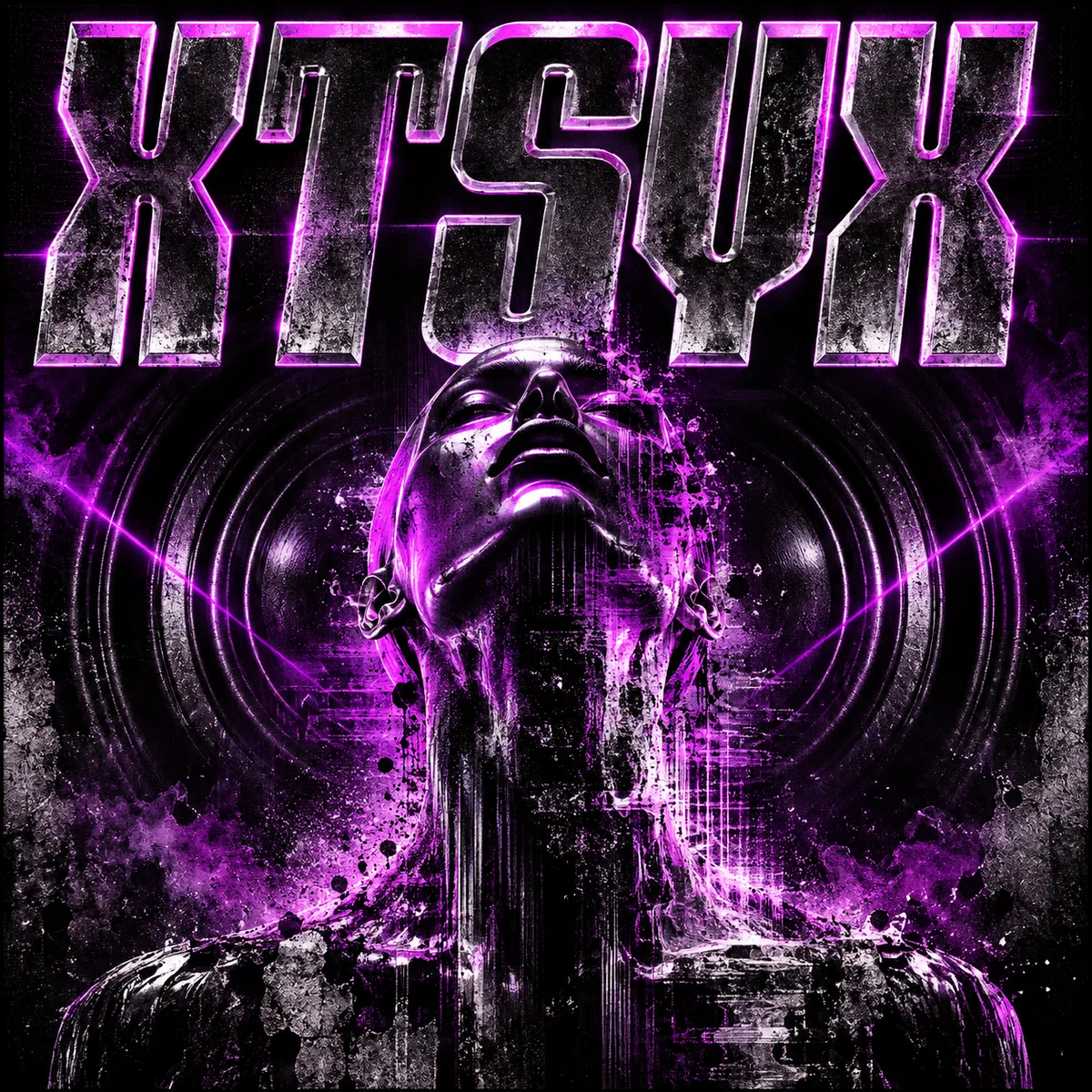 Nueva identidad visual de XTSYX con lettering industrial, figura cromada, altavoces y luz ultravioleta