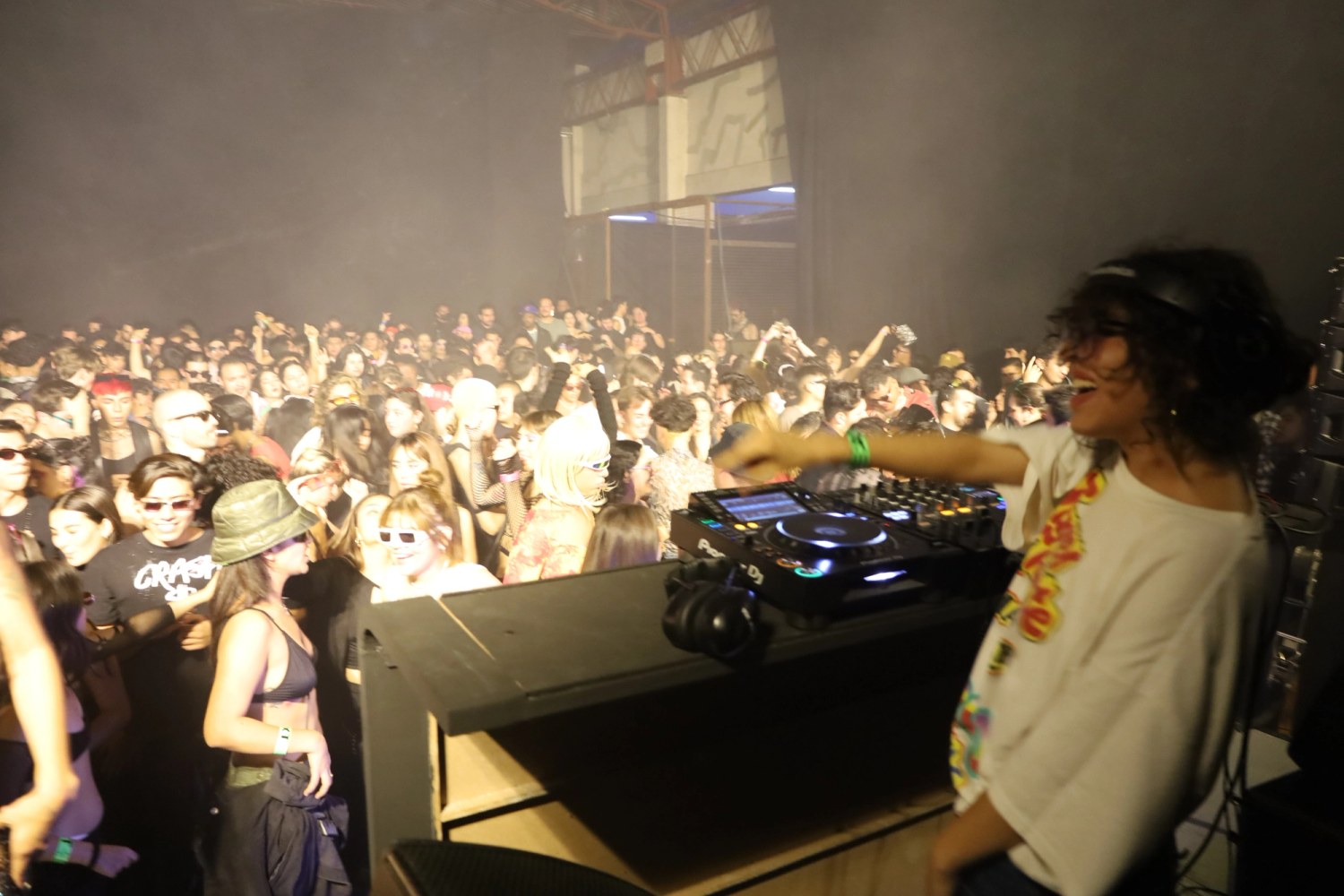 AAAA tocando en un rave de Ciudad de México